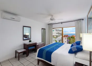 WIVC Alta Vista Condo - Stunning Views, Close to the Beach & Romantic Zone hotel thumbnail 5