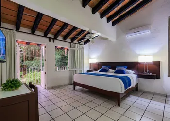 WIVC Alta Vista Condo - Stunning Views, Close to the Beach & Romantic Zone hotel thumbnail 7