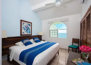 WIVC Casa de la Playa Condo - Literally on the Beach with Swimming Pool & Jacuzzi hotel thumbnail 6