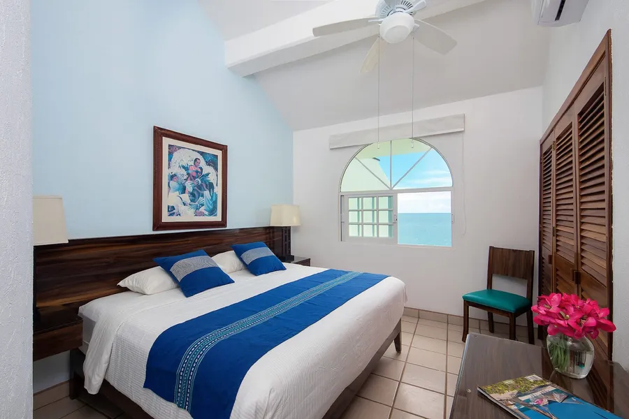 WIVC Casa de la Playa Condo - Literally on the Beach with Swimming Pool & Jacuzzi hotel detail image 6