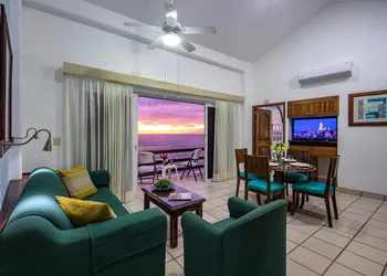 WIVC Casa de la Playa Condo - Literally on the Beach with Swimming Pool & Jacuzzi hotel thumbnail 7