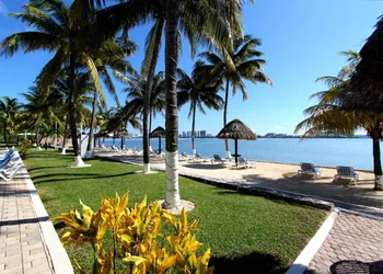 WIVC Coral Mar Resort- Amazing Hotel Zone & Lagoon Views, Enjoy the Tropical Breeze hotel thumbnail 3