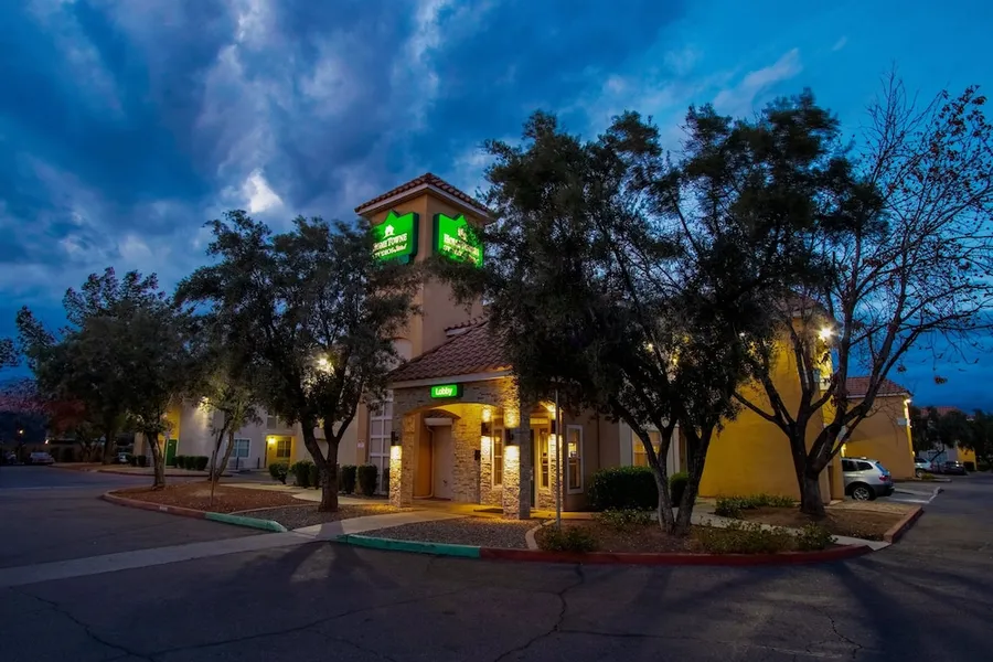 HomeTowne Studios Phoenix - Dunlap Ave hotel detail image 2