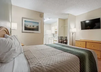 HomeTowne Studios Phoenix - Dunlap Ave hotel thumbnail 5
