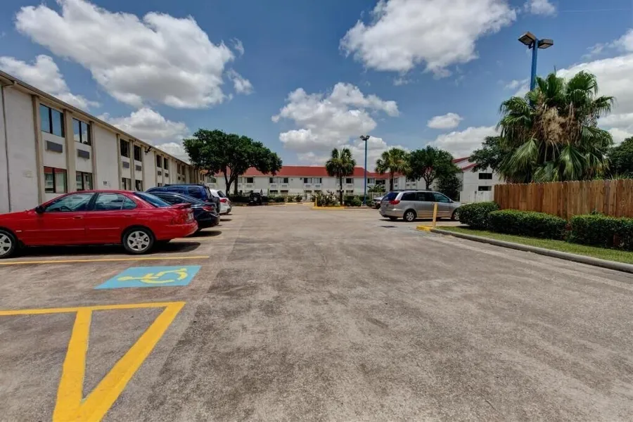 Executive Inn & Suites hotel detail image 2