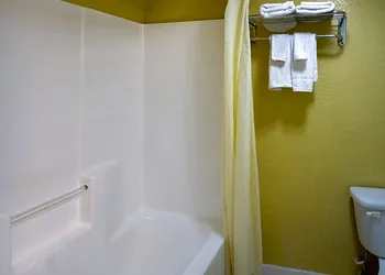 OYO Hotel Miami OK I-44 hotel thumbnail 8