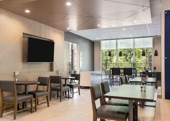 Holiday Inn Express Savannah Gateway by IHG hotel thumbnail 6