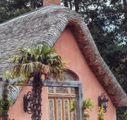 Le Petit Chateau & William de Percy hotel detail image 3