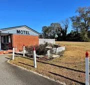 Chesterfield Hotel by OYO Hwy 9 hotel detail image 5