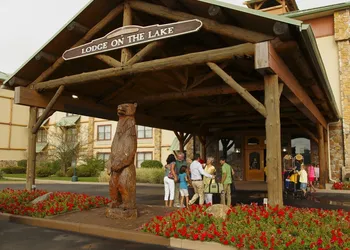 Darien Lake Lodge on the Lake hotel thumbnail 2