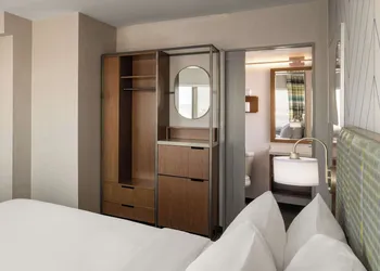 Hampton Inn by Hilton Long Island City New York hotel thumbnail 6