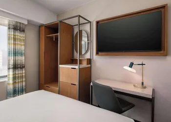 Hampton Inn by Hilton Long Island City New York hotel thumbnail 7