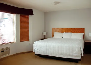 Western Budget Motel Plus Mosaic Suites hotel thumbnail 7