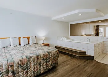 Western Budget Motel Plus Mosaic Suites hotel thumbnail 8