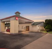 Econo Lodge Childress hotel detail image 3