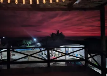 Tres Velas Surf hotel thumbnail 3