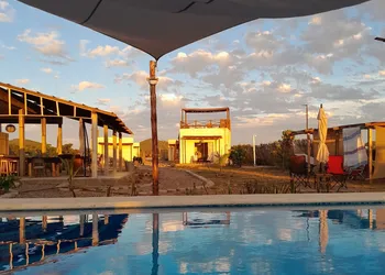 Tres Velas Surf hotel thumbnail 6