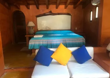 Villa Soleil hotel thumbnail 3