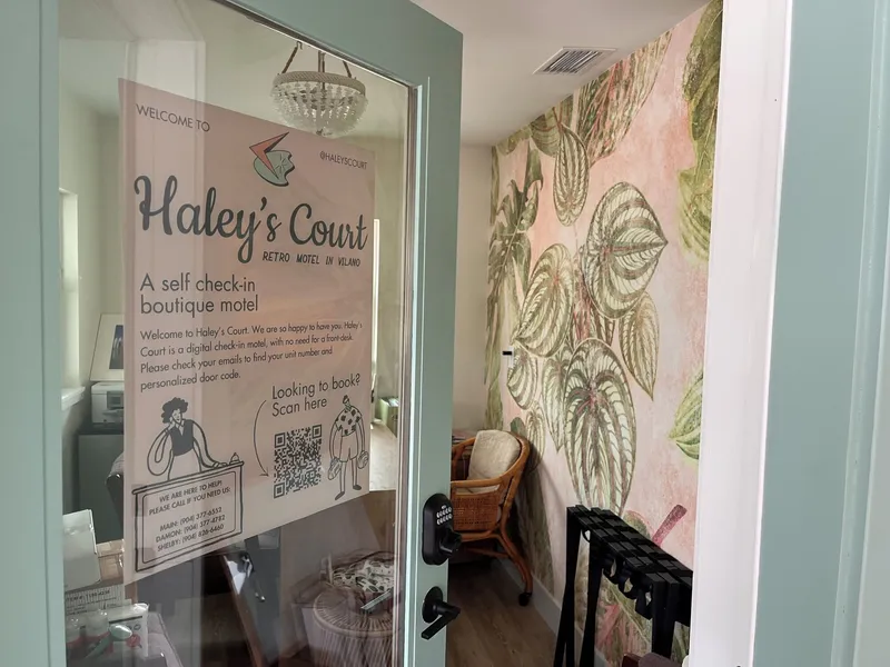 Haleys Court Boutique Motel hotel detail image 6