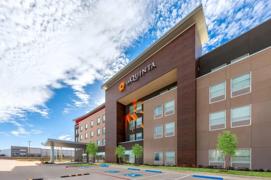 La Quinta Inn & Suites by Wyndham DeSoto hotel detail image 2