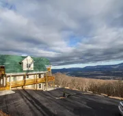 Shenandoah Manor - Pet friendly lodge with a hot tub and amazing views! hotel detail image 4