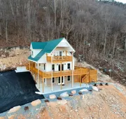 Shenandoah Manor - Pet friendly lodge with a hot tub and amazing views! hotel detail image 5