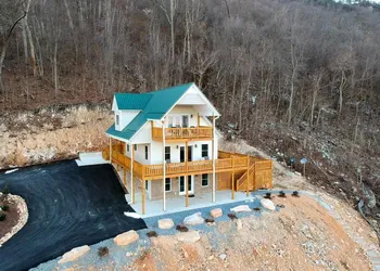 Shenandoah Manor - Pet friendly lodge with a hot tub and amazing views! hotel thumbnail 5