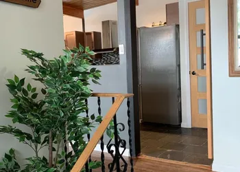 Lodge-Style Unit near University of Calgary hotel thumbnail 3