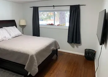Lodge-Style Unit near University of Calgary hotel thumbnail 6