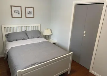 Lodge-Style Unit near University of Calgary hotel thumbnail 8