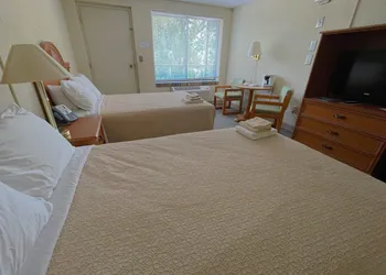 Hillside Lodge hotel thumbnail 6