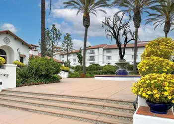 Heated Pool & Hot Tub Access Walk 2 Omni Resort Free Parking Wi-Fi Washer & Dryer hotel thumbnail 2