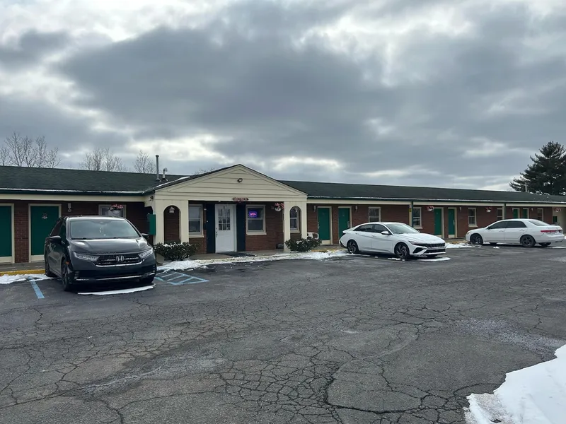 Hillcrest Motel By OYO Aurora IN Near Lawrenceburg hotel detail image 2