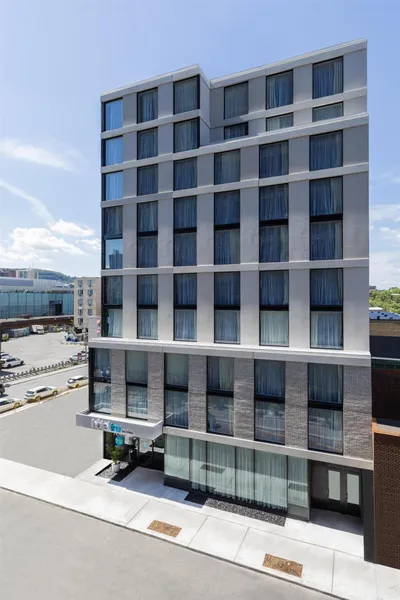 Tru by Hilton Montreal centre-ville hotel detail image 2