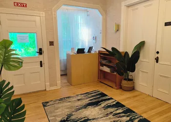 Andy's Blue House hotel thumbnail 3