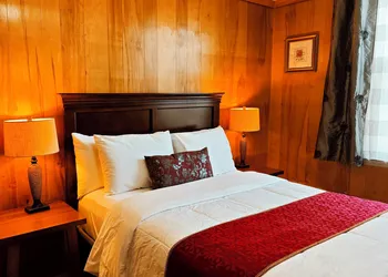 Andy's Blue House hotel thumbnail 5