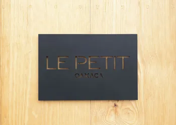 LePetit hotel thumbnail 3