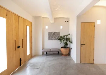 LePetit hotel thumbnail 4