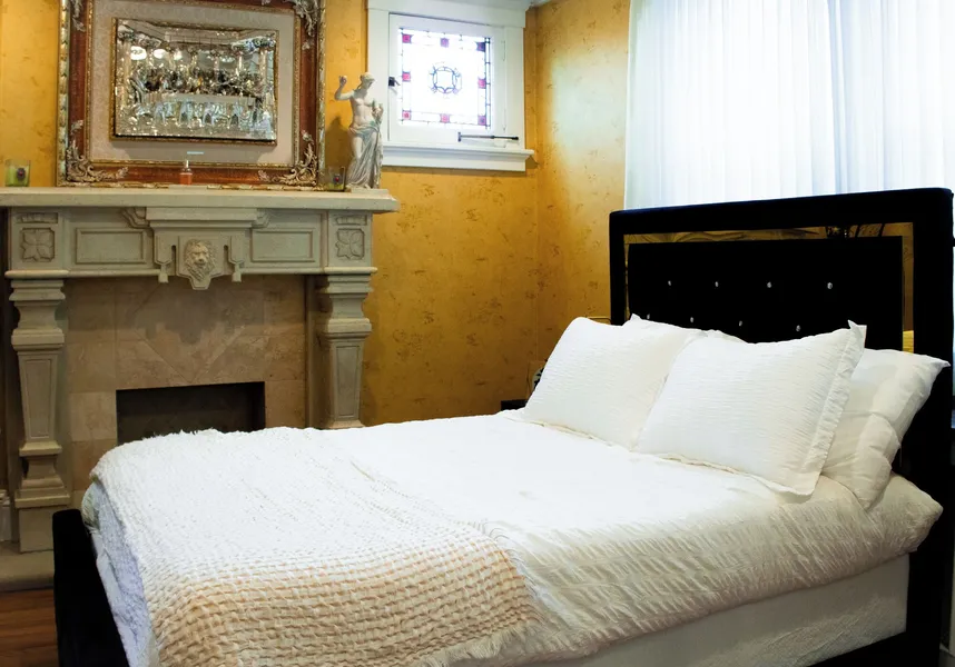 Chateau Connellsville hotel detail image 6
