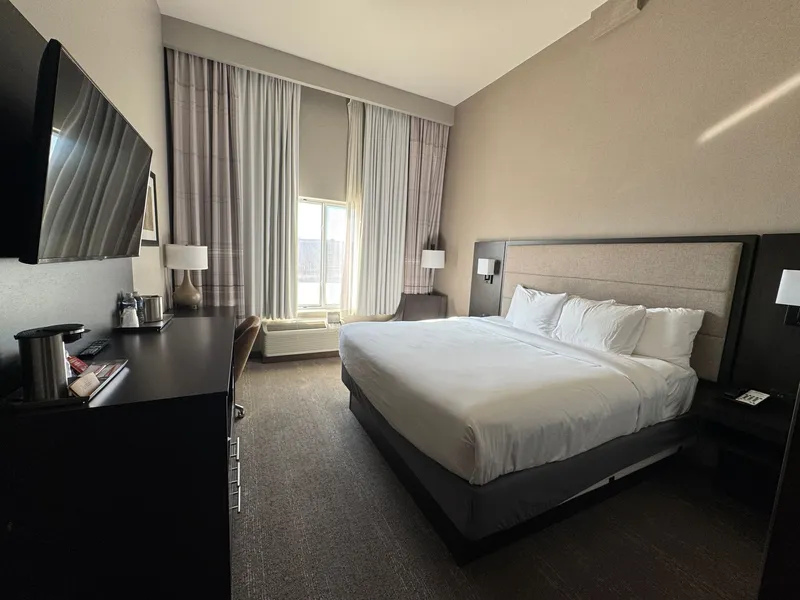Surface Boutique Hotel Will Rogers AIrport, Restaurant & Bar hotel detail image 2