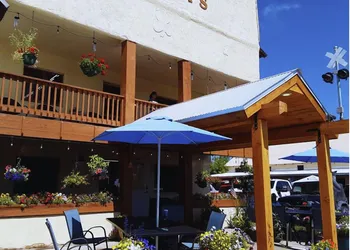 Iron Rail Inn hotel thumbnail 2