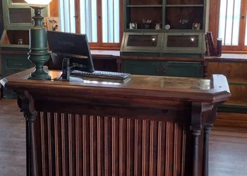 Iron Rail Inn hotel thumbnail 3