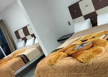 Habitaciones Cruz Conde hotel thumbnail 6