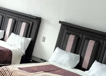 Habitaciones Cruz Conde hotel thumbnail 7