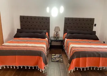 La Casa Roja hotel thumbnail 3