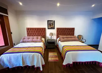 La Casa Roja hotel thumbnail 6