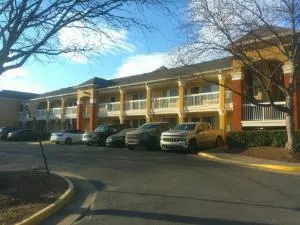 HomeTowne Studios by Red Roof Chantilly hotel thumbnail 6