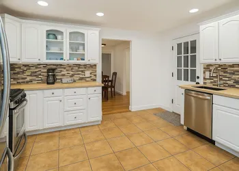 Lower Queen Anne Townhome hotel thumbnail 4