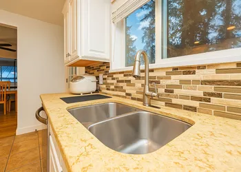 Lower Queen Anne Townhome hotel thumbnail 5