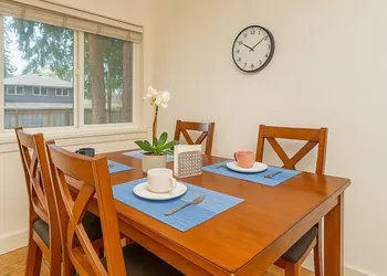Lower Queen Anne Townhome hotel thumbnail 6